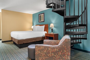 Suite, 2 Queen Beds, Non Smoking, Refrigerator & Microwave (Two Story Loft)