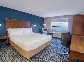Standard Room, 1 King Bed, River View
