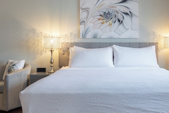 Premium Room, 1 King Bed, River View