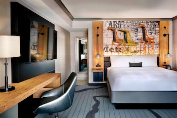Room, 1 King Bed (Mobility/Hearing Accessible, Tub)