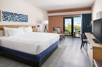 Room, 1 King Bed, Partial Ocean View