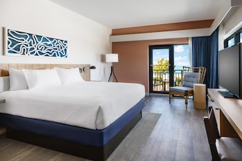 Room, 1 King Bed, Corner (Gulf View)