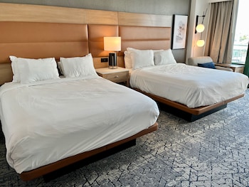Room, 2 Queen Beds, Balcony, Partial Ocean View