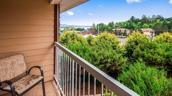Standard Room, 1 King Bed, Non Smoking, Balcony (Shower Only)