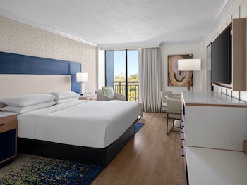 Room, 1 King Bed, Resort View (Balcony)