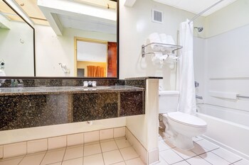 Studio Suite, Multiple Beds, Pool View