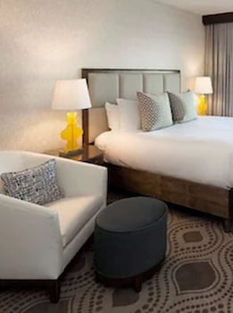 Standard Room, 1 King Bed, Balcony