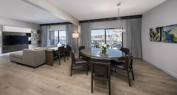 Suite (Captain's)