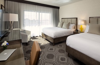 Deluxe Room, 2 Queen Beds, Marina View
