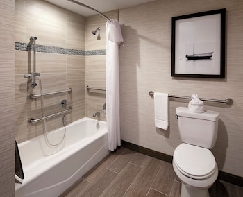 Room, 1 King Bed, Mobility Accessible, Marina View (Bathtub)