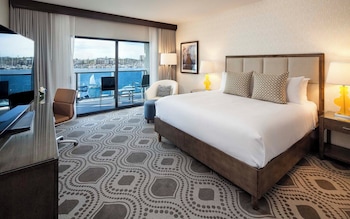 Room, 1 King Bed, Marina View, Poolside