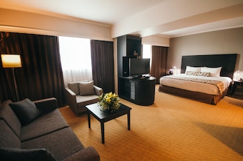 Junior Suite, 1 King Bed, Lake View