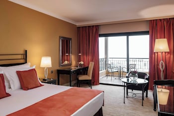 Deluxe Room, 1 Queen Bed, Sea View