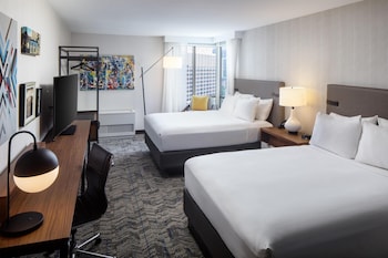 Deluxe Room, 2 Queen Beds (Mobility & Hearing, Roll-in Shower)