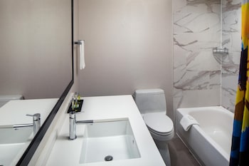 Deluxe Room, 2 Queen Beds, Hearing Accessible