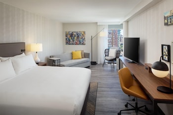 Premium Room, 1 King Bed with Queen SofaBed