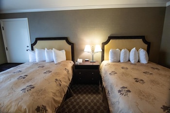 Deluxe Room, 2 Queen Beds, Non Smoking (Pet Friendly)