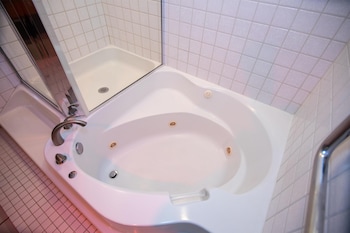 Deluxe Room, 1 King Bed, Non Smoking, Balcony