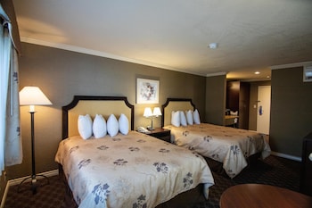 Deluxe Room, 2 Queen Beds, Non Smoking, Patio (Pet Friendly)
