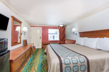 Standard Room, 1 King Bed, Accessible, Non Smoking