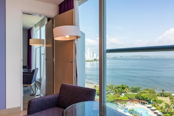 Room, 2 Queen Beds, Accessible (Roll-In Shower)