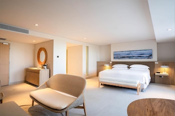 Superior Suite, 1 King Bed, Bay View