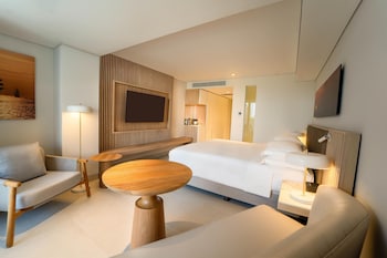 Premium Room, 1 Queen Bed (View)