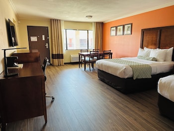 Family Room, 2 Queen Beds, Non Smoking