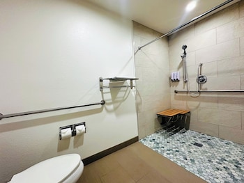Family Room, 2 Queen Beds, Accessible