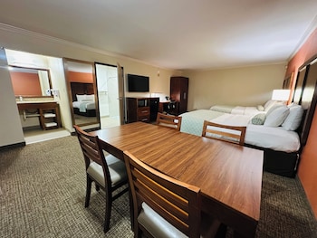 Family Room, 2 Queen Beds, Accessible