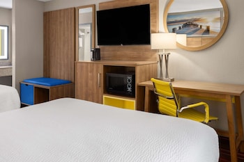 Room, 2 Queen Beds, Non Smoking