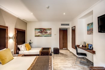 Modern Triple room