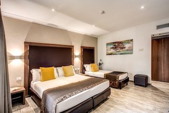 Modern Triple room