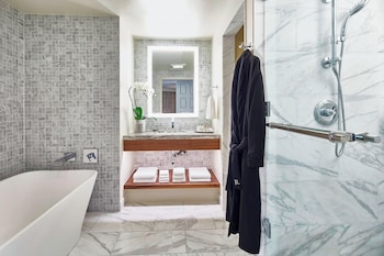 Suite, 1 Bedroom, Club Lounge Access, City View (High Floor)