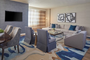 Suite, Club Lounge Access, City View (High Floor)