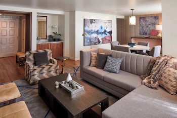 Suite, 1 Bedroom, Club Lounge Access, City View (High Floor)
