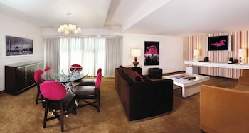 GO Premium Suite, 1 King, Non-Smoking