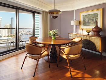 Premier Suite, 2 Bedrooms (King & Twin)