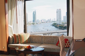 Shangri-La wing, Deluxe river view room, 2 Twin Beds