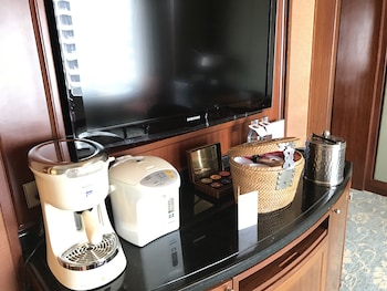Executive Suite, 1 King Bed, River View (Horizon)