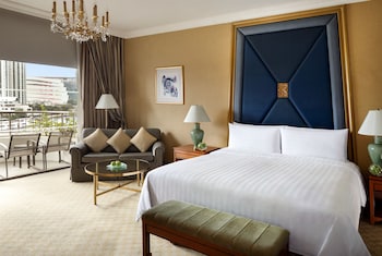 Krungthep River View Room 1 King Bed