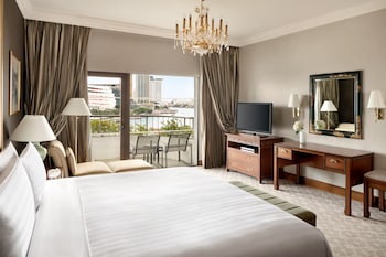 Deluxe Suite (Krungthep Wing)