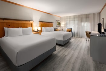 Room, 2 Queen Beds, Non Smoking, Patio