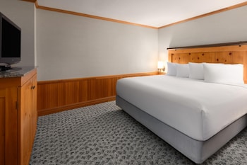 Suite, 1 King Bed, Non Smoking (Water View)
