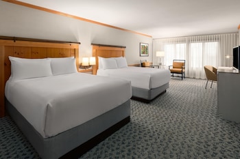 Room, 2 Queen Beds, Accessible, Non Smoking (Mob./Hear, Tub w/Grab Bars, Water Vw.)