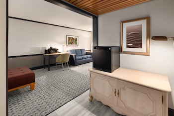 Junior Suite, 1 King Bed, Non Smoking
