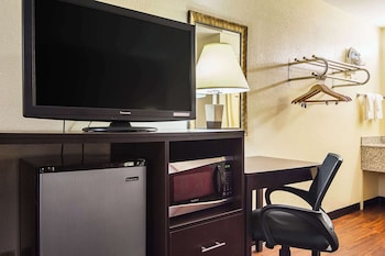 Room, 1 King Bed, Non Smoking (Upgrade)