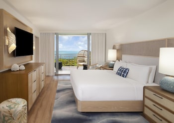 Deluxe Suite, 1 King Bed with Sofa bed, Oceanfront (Palm Suite, Hammock Wing)