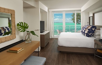 Premium Suite, 1 King Bed (Partial Waterfront View)