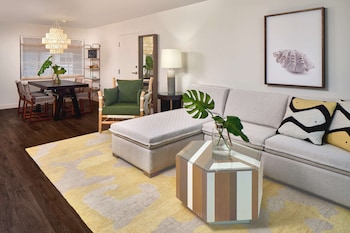 Premium Suite, 1 King Bed (Partial Waterfront View)